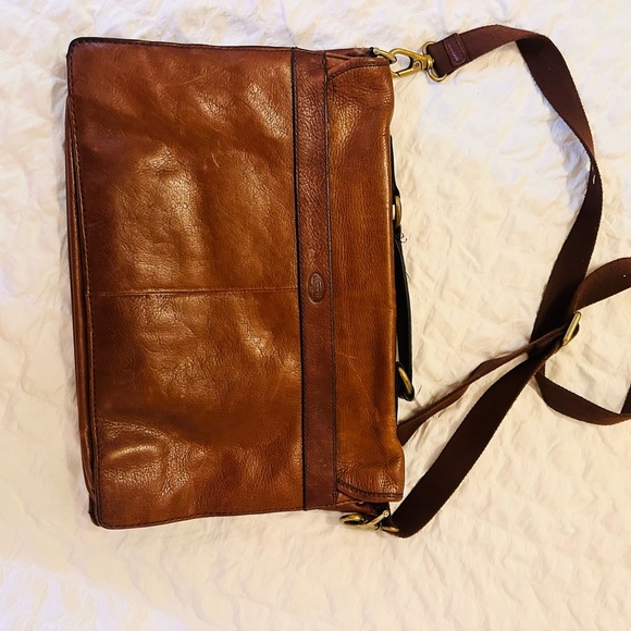 Used - Picture 2 of 4